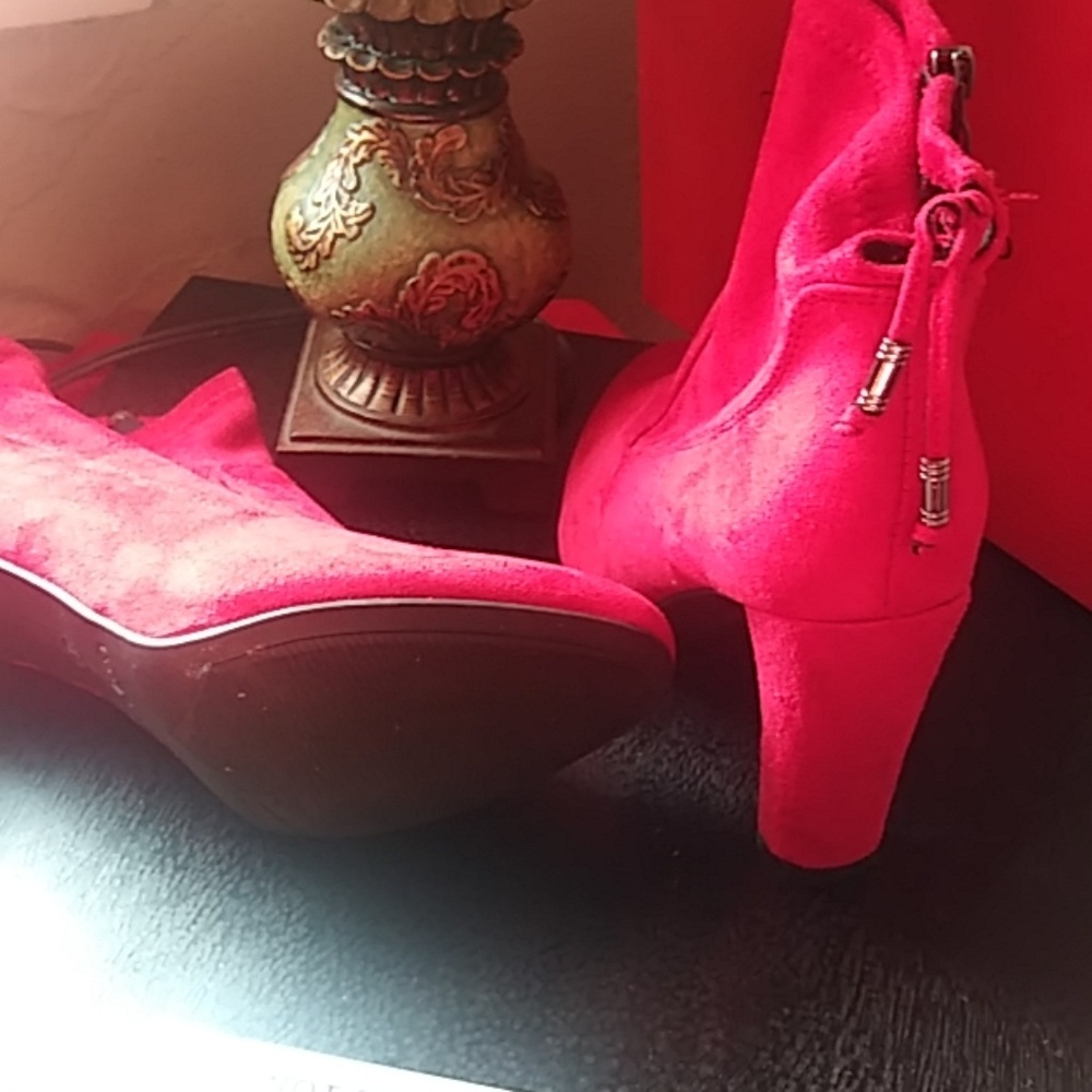 shoe - Picture 2 of 2